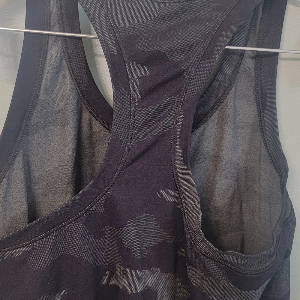 Athleta Racerback Camo Activewear Workout Womens Tank Size Medium‎ - Picture 3 of 6
